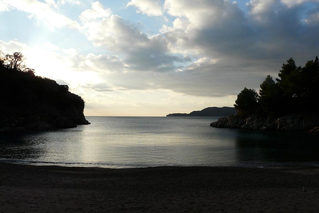 Guest House Zivkovic Sveti Stefan Exterior foto